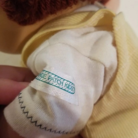 Vintage Cabbage Patch Kids Boy Doll .1985 DARK Brown YARD Hair WITH YELLOW - Picture 9 of 11
